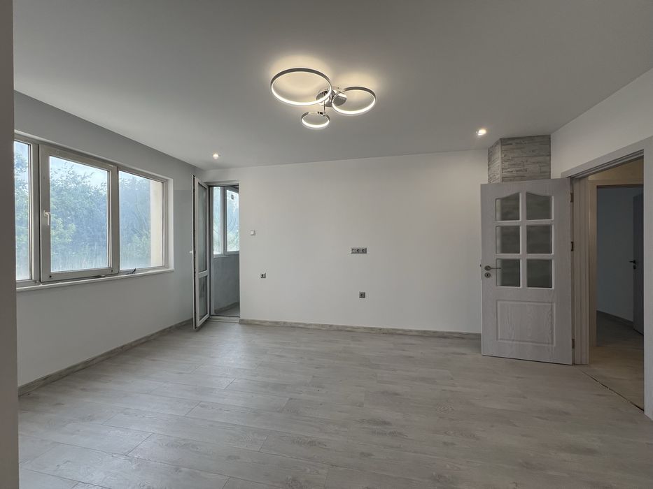 Продава се Двустаен апартамент в Добрич, Дунавите - 58 кв.м за 1249 €/кв.м - Снимка #2