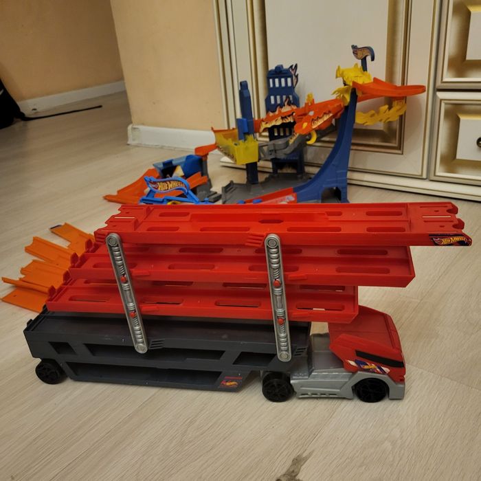 Трассы хот вилс и автовоз