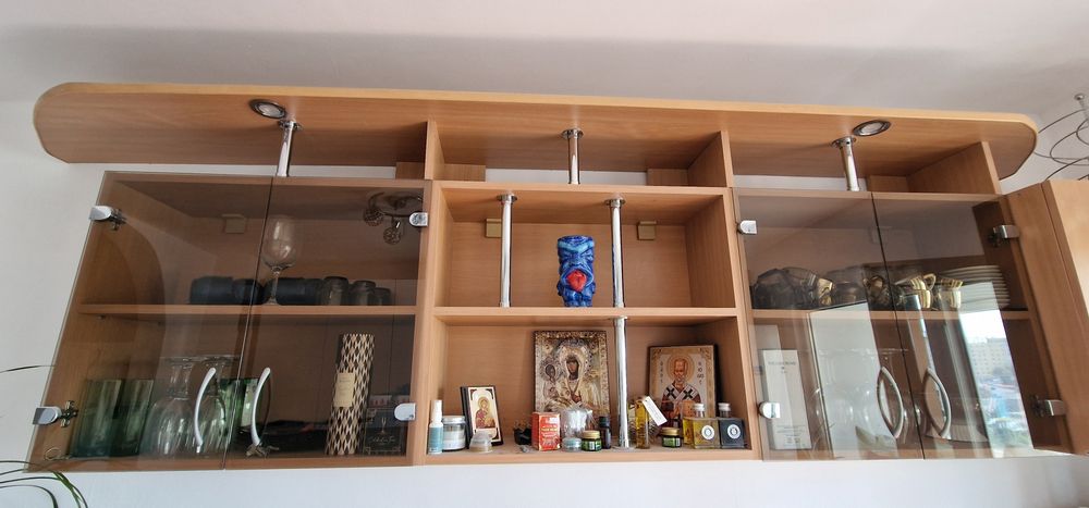 Vând corp mobila de bucătărie suspendat