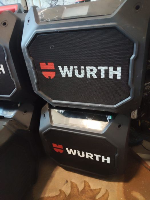 Boxe santier marca wurth cu încărcător original pret bucată pret fix 400 de lei
