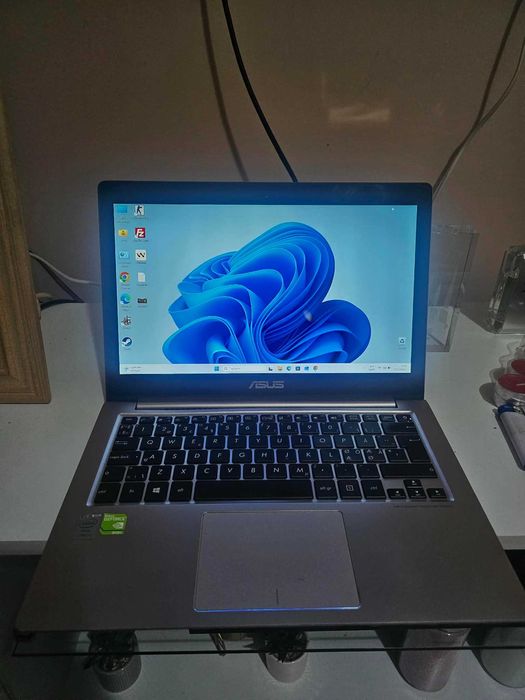 ASUS ZenBook UX303LN | i7 | 8GB RAM 256GB SSD Тъчскрийн  МНОГО ЗАПАЗЕН