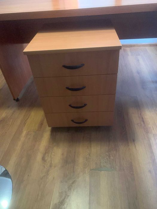 Голямо дървено Бюро