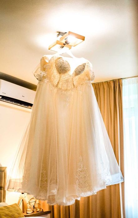 Rochie de mireasa din tul de matase / voal inclus
