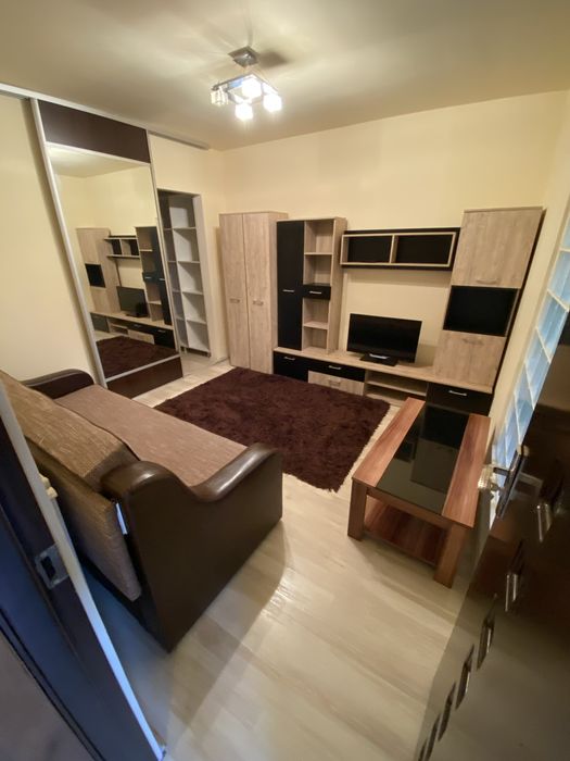 Apartament cu 3 camere  ( 2 dormitoare , living+bucătărie , dresing) cu Lift