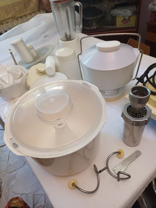 Robot de bucătarie KM8, producție est-germană