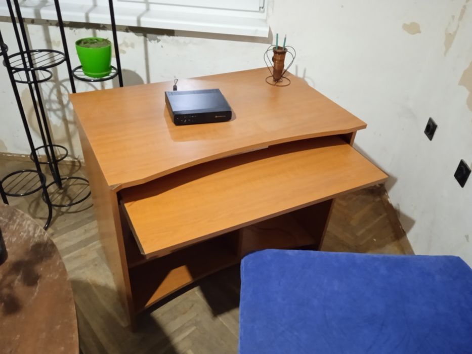 Продавам бюро! В много състояние!