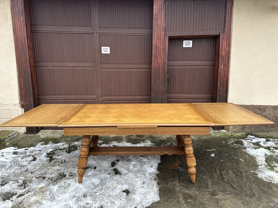 Разтегателна трапезна маса – класически стил