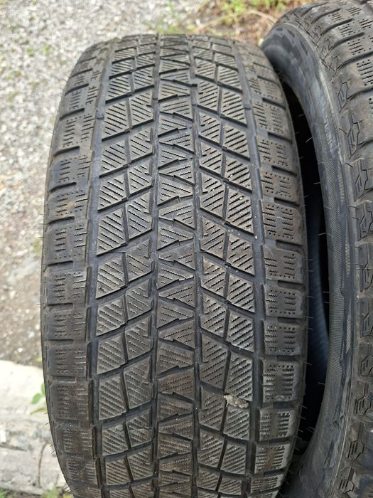 Продам шины. 235/50/19  капсен