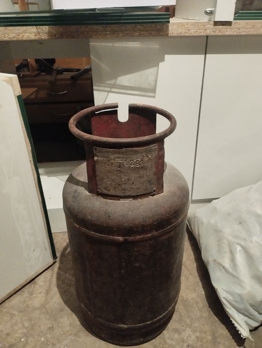 Газовый балон...