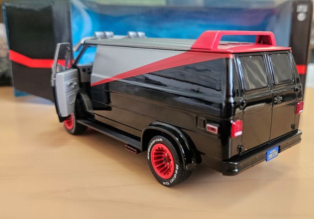 Macheta GMC Vandura (1983) Greenlight The A-Team (Echipa de șoc).
Scara: 1:24