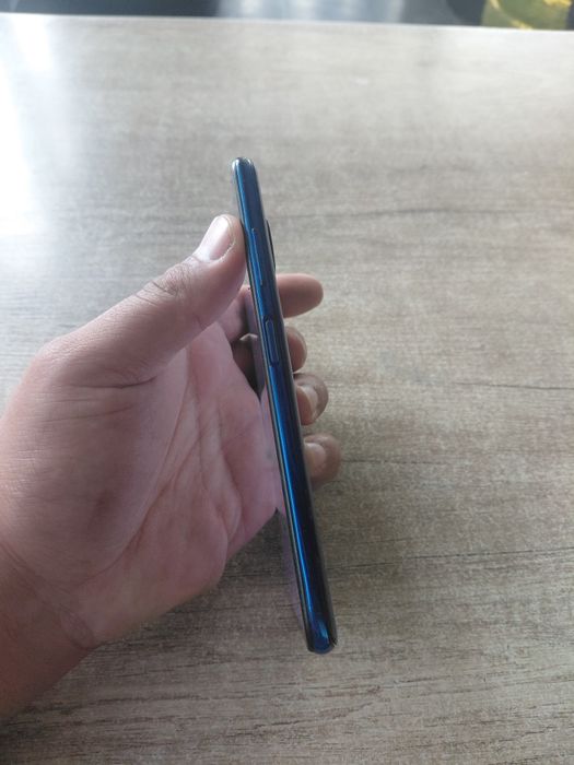 Poco x3 obmen ham bor qirilgan joyi bor