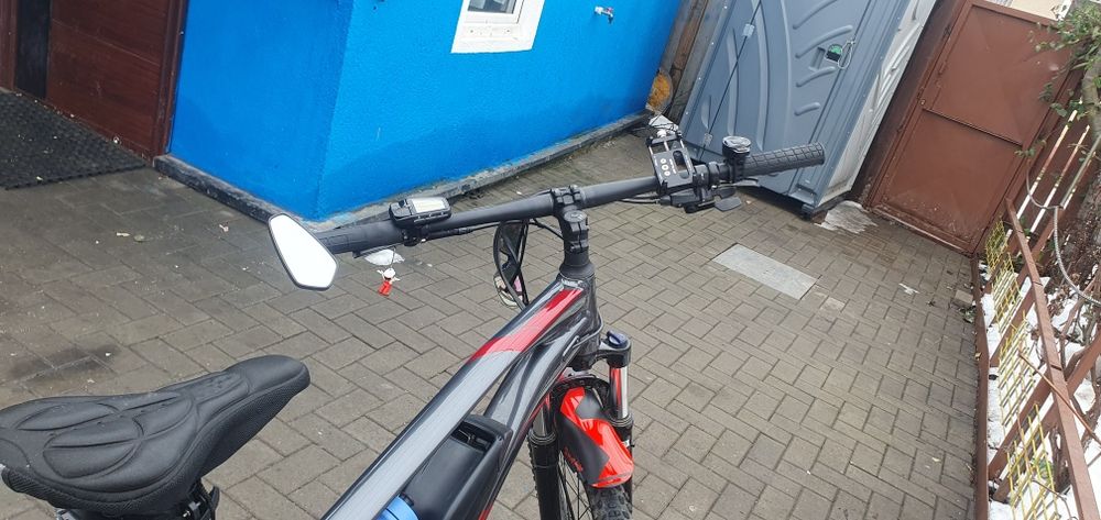 Vând bicicleta electrica RAYMON urgent  nu are niciun defect .