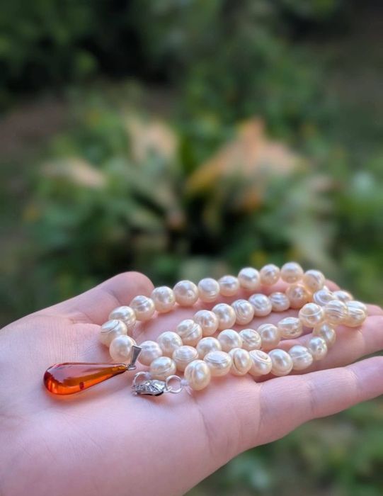 Vechi colier lant din perle naturale de cultura, forma de disc, inchizătoare deosebita argint 835 si un pandantiv in forma de lacrima chihlimbar
