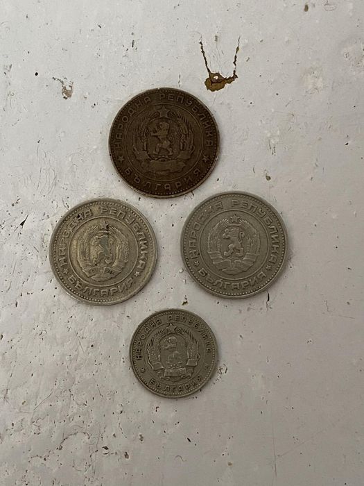 Продавам стари монети