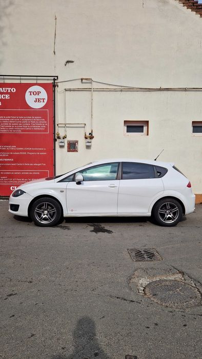 SEAT LEON 1.6 TDI 2011 . 105 cp