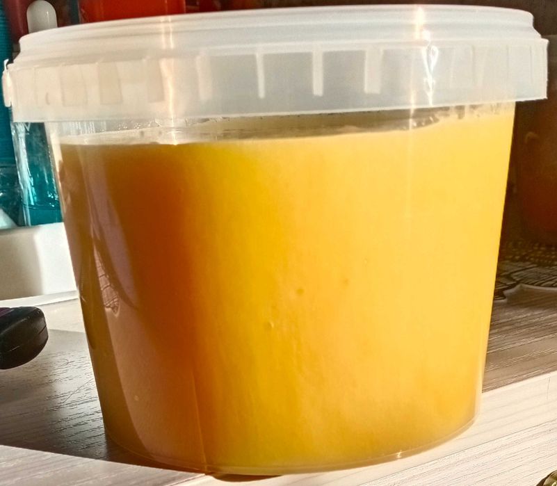 Мёд . Эфирные масла.