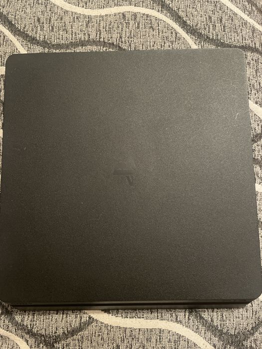 Игровая приставка Playstation 4