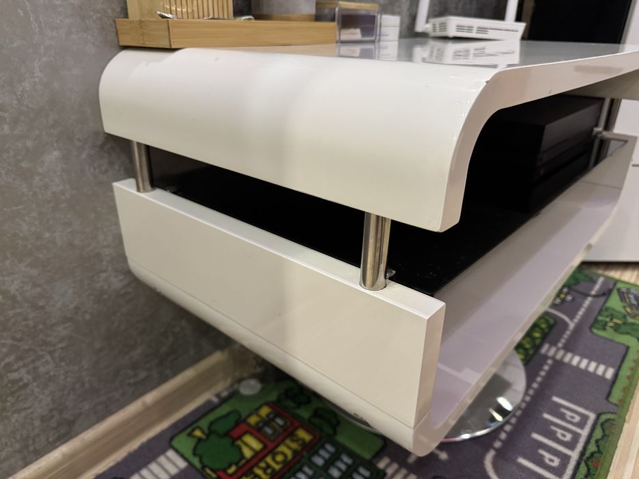 TV Шкаф от MDF. Бял