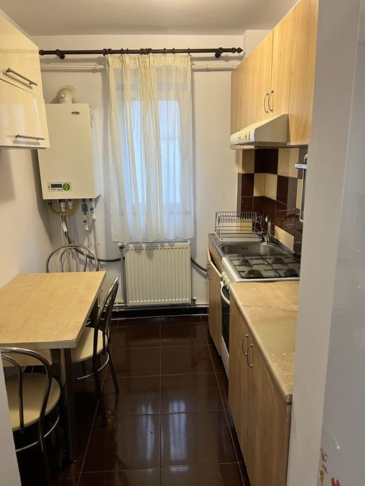Inchiriez apartament