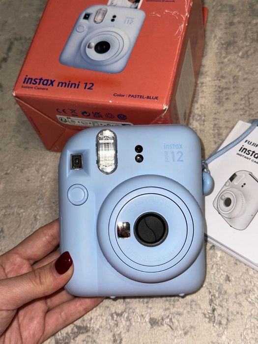 продаю Instax Mini 12