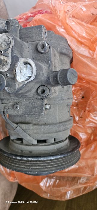 Продам компрессор на  автомобиль тойота.