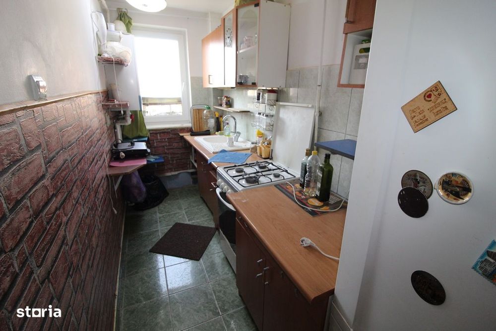 Vând apartament cu 3 camere în Hunedoara, Micro6-Str.Batiz, etaj 3...