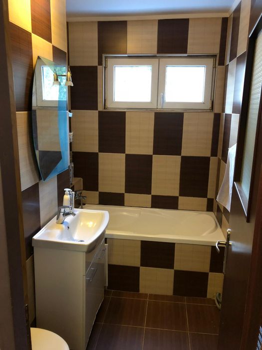 Închiriez apartament cu 2 camere