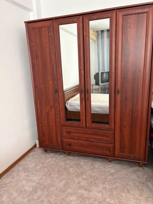 Продается деревянный шкаф