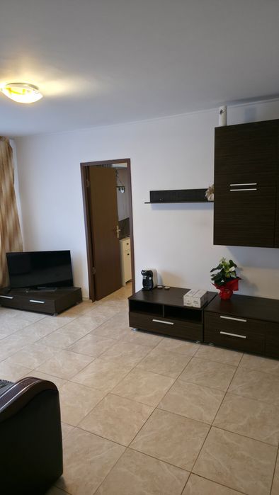 Închiriez apartament pe sezon  !