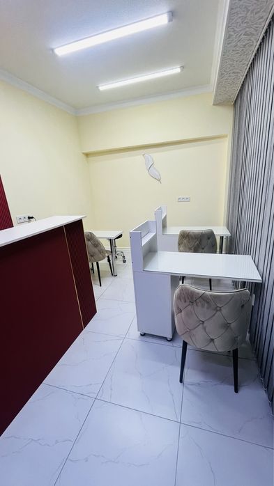 Сдаётся место в салоне (центр города)