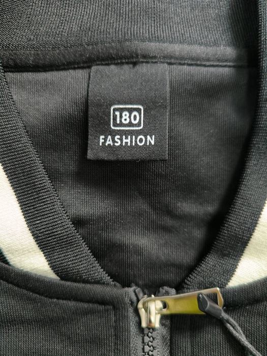 Продам женский спортивный костюм.