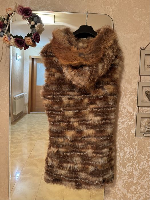 Дамски елек естествена кожа от лисица с качулка