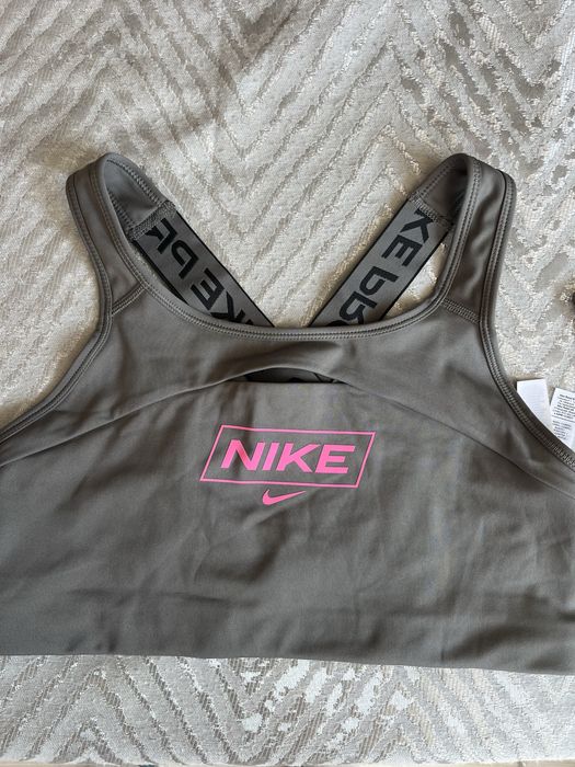Спортни бюстиета Nike