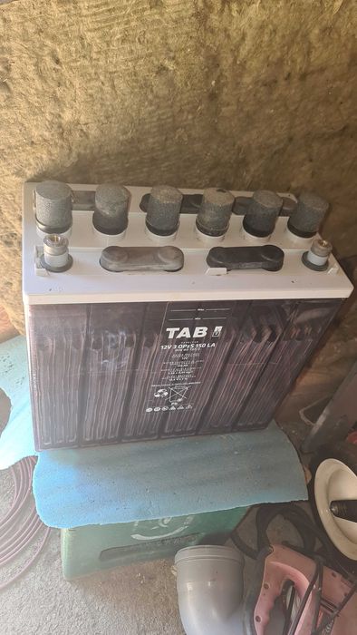 Panouri fotovoltaice si acumulator