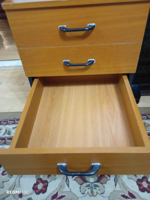 Тумбочка продам в