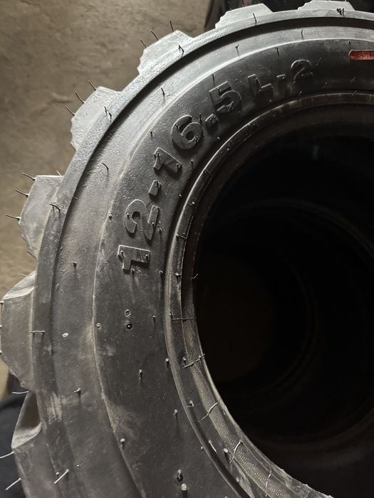 Автошина 12-16.5 экскаватор , погрузчик 10-16.5