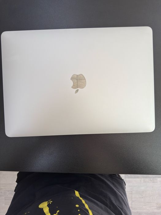 Macbook M1- изключително запазен