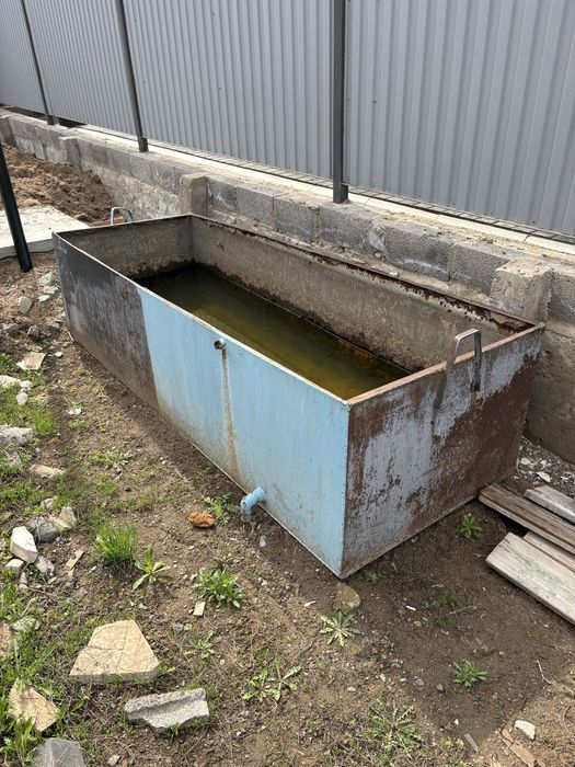 Продам емкость для воды, чан