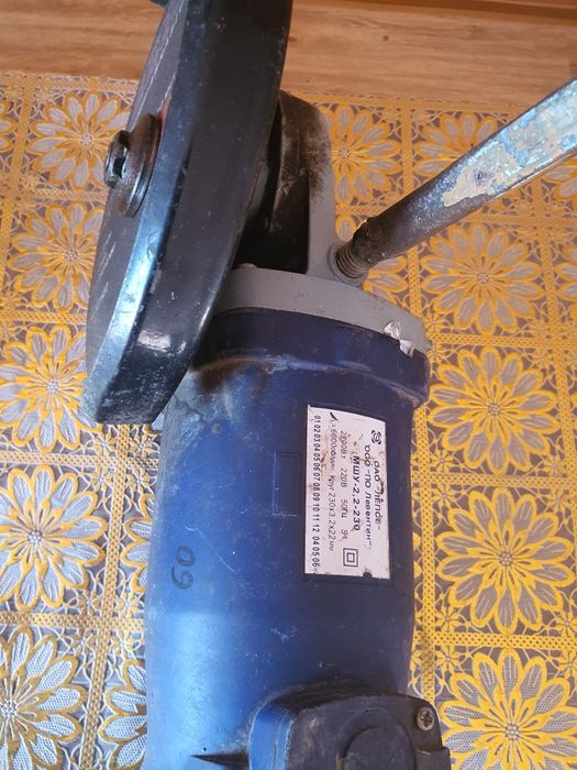 Болгарка большая качественная,в рабочем состоянии б/у