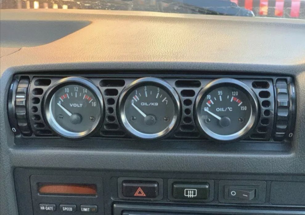 Стойки за уреди за автомобили.