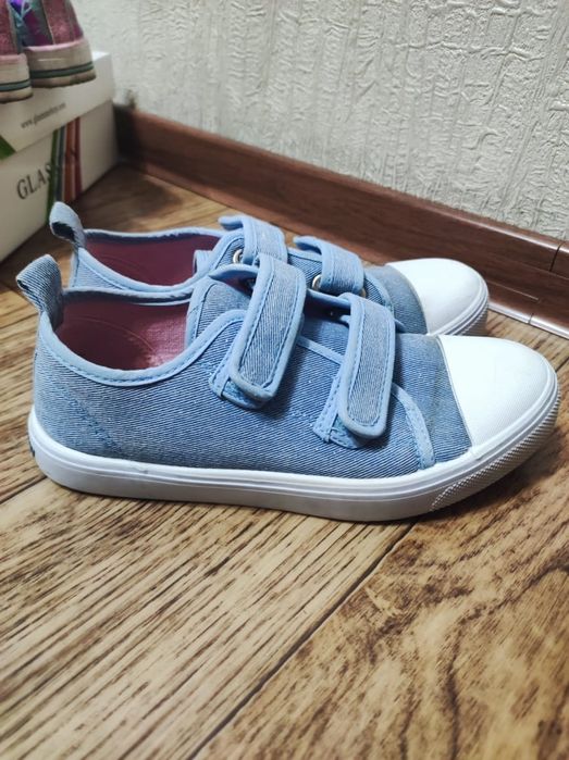 Продам детскую обувь