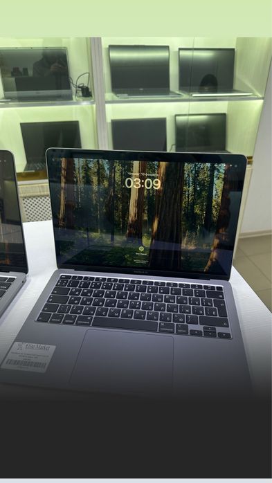 MacBook pro 13 inch 2020 M1 8/256gb