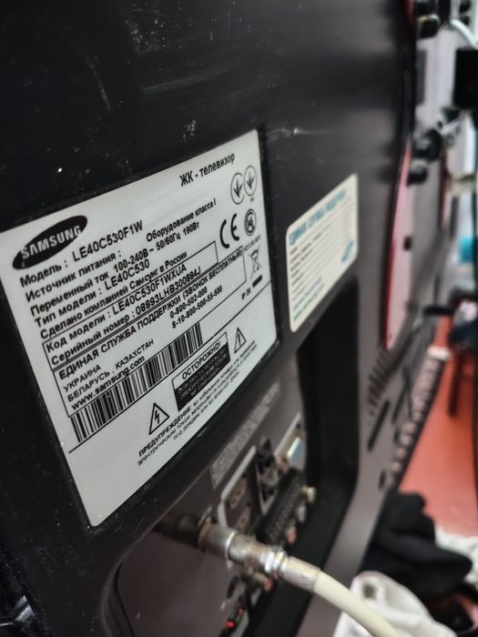 Телевизор Samsung с пультом оригинал.