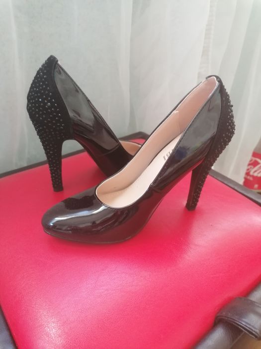 Pantofi de damă cu toc mărimea 35