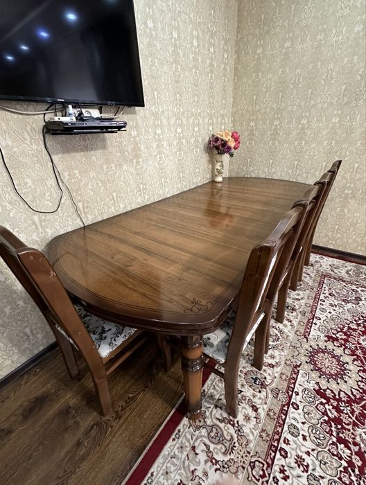 Продам раскладной стол и 12 стульев