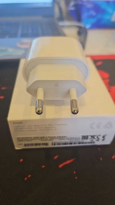 Зарядно устройство Apple USB-C Power Adapter, от контакт към 1x USB-C