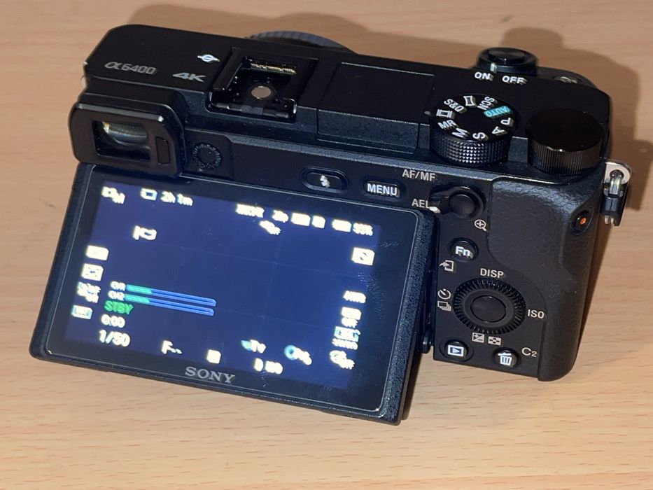 Sony a6400 + Обектив Sony 18-105mm +2 батерии Sony