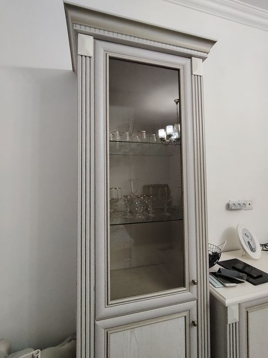 Продаю комод и 2 шкафа для гостиной б/у