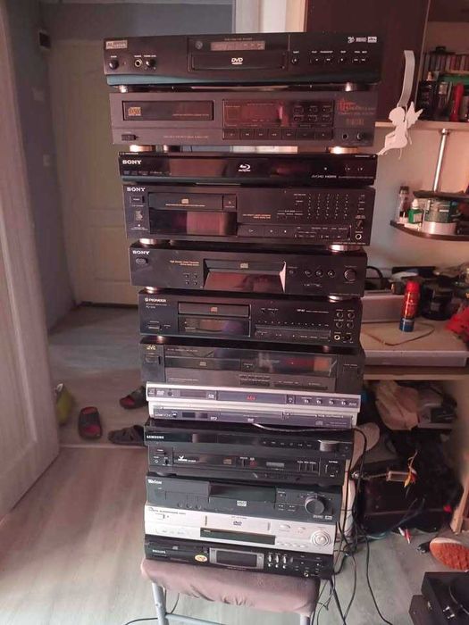 Vând DVD și CD recent aduse .Sony ,Panasonic. Philips/AEG,JVC