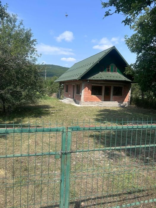 Casă Nouă + 5.760 mp Teren în Rădești, Argeș